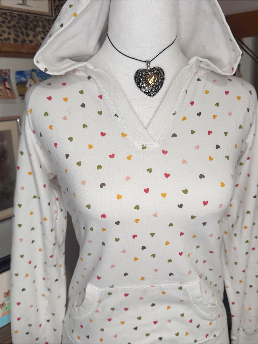 Y2K Women’s Heart-Print Hooded Pullover Sweatshirt - White - Picture 7 of 10